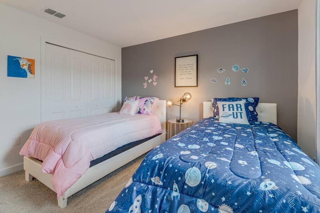 Newly Listed Townhouse Storey Lake, Free Waterpark Kissimmee Exteriör bild