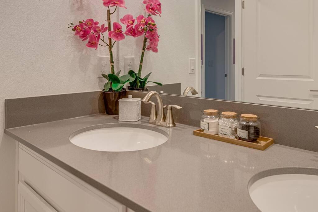 Newly Listed Townhouse Storey Lake, Free Waterpark Kissimmee Exteriör bild